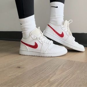 Jordan 1 LOW Red swoosh